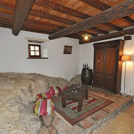 Awesome In Murviel-les-beziers With Wifi *